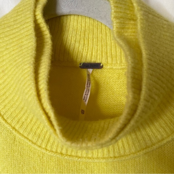 FREE PEOPLE Afterglow Mock Neck Oversized
Sweater Lime Yellow XS Knit - Picture 6 of 8